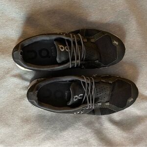 On Cloud Womens Black Size 7